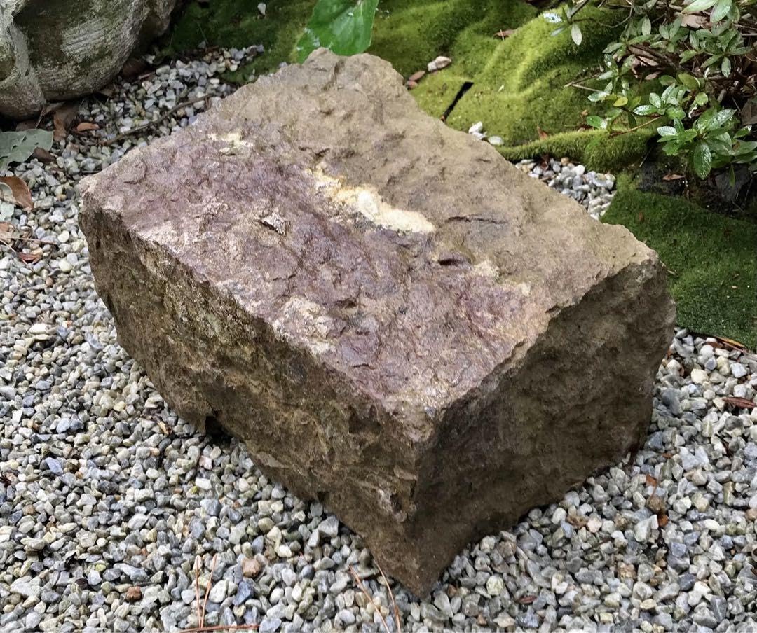 【天然石・足付き台石・盆栽台・飾り台・オブジェ】庭石置物箱庭造園坪庭ガーデニング 天然石・足付き台石・盆栽台・飾り台・オブジェ】庭石置物箱庭